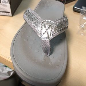 Silver Vionic sandals 🩴